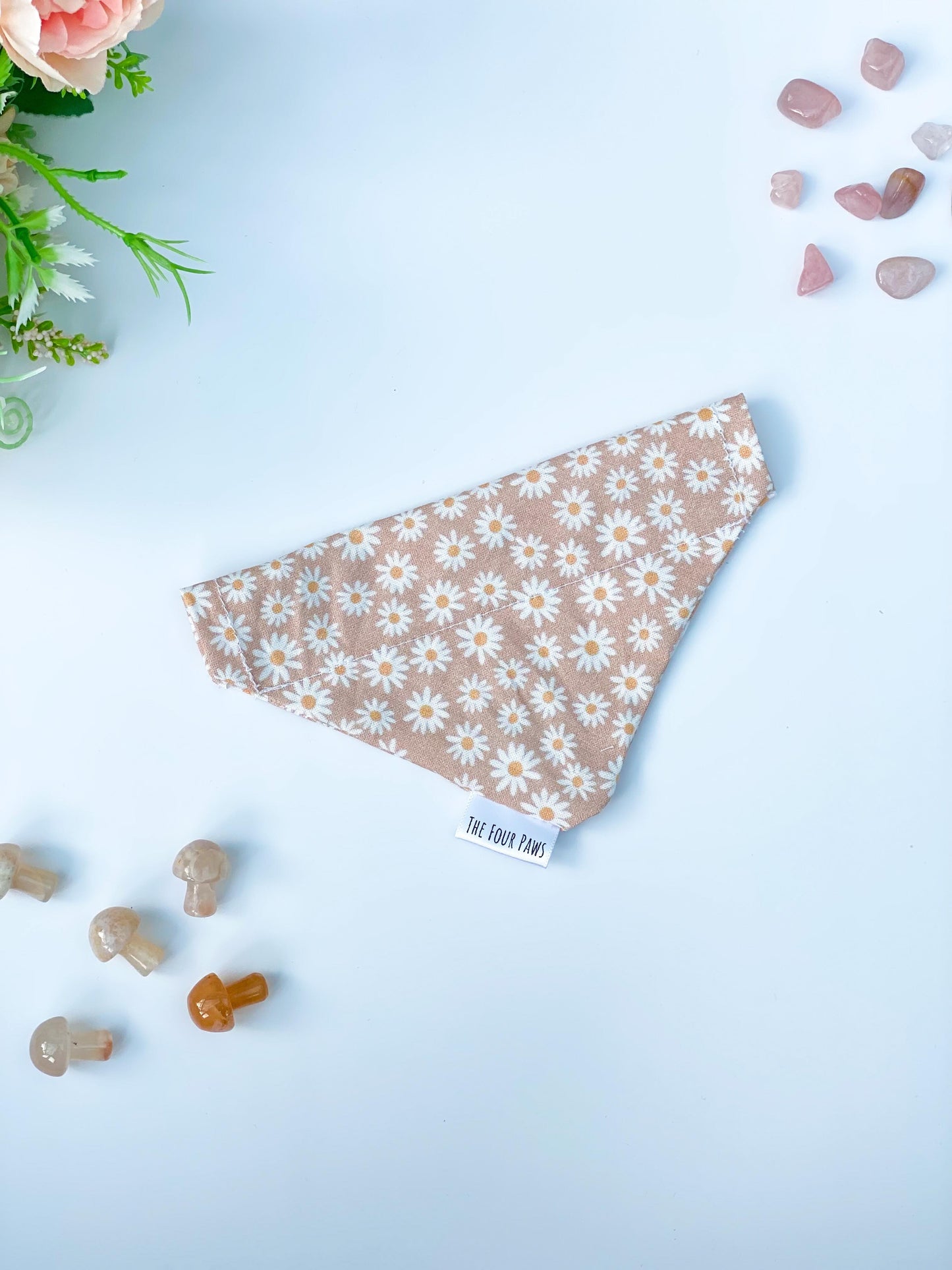 Oopsy-Daisy Bandana, Over the collar
